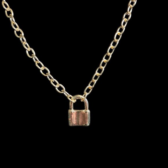 Urban Outfitters Gold Padlock Pendant Necklace Chunky Y2K Grunge Edgy Statement - Picture 6 of 6